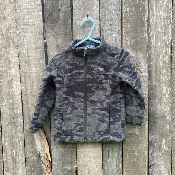 Boy’s Black Camo Columbia Fleece Zip Up Size 18-24 - Picture 1 of 6